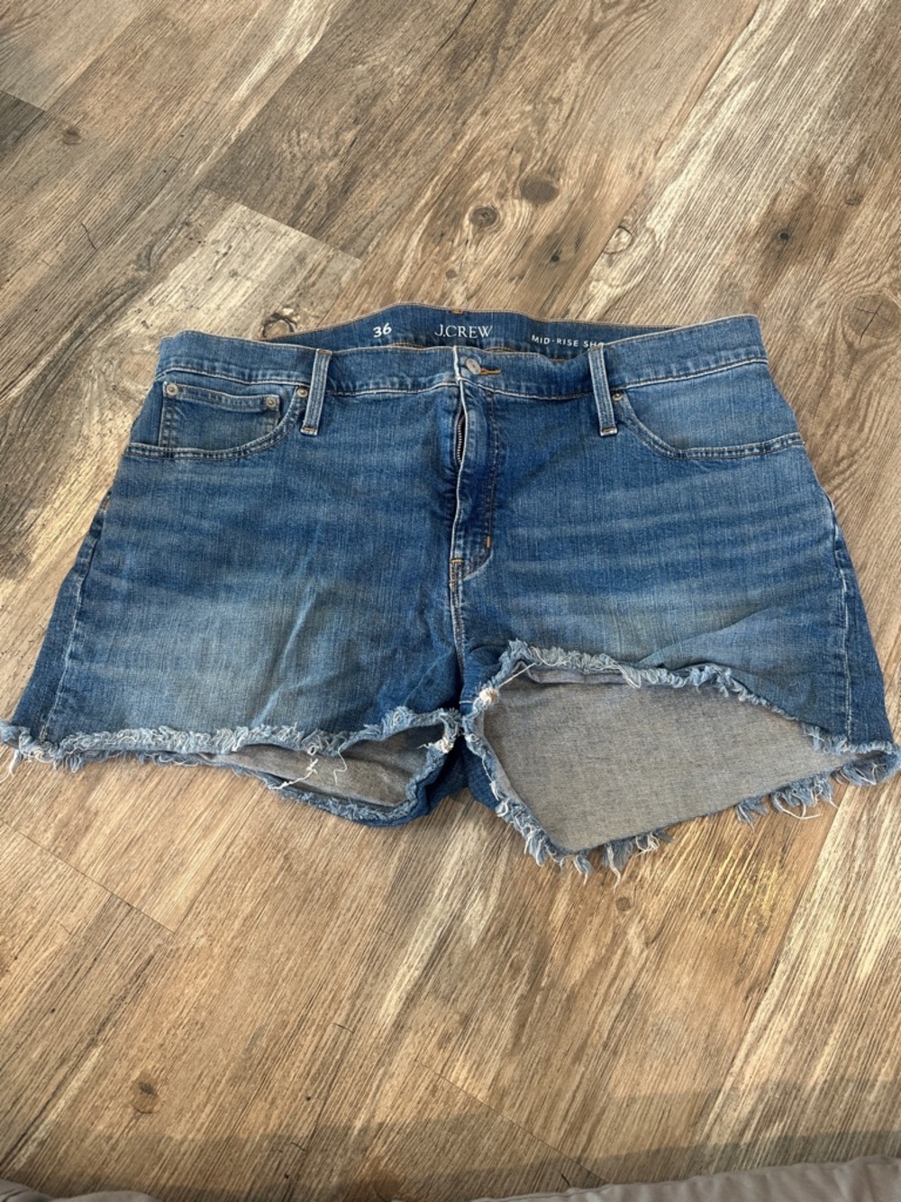 NEW without tags! J. Crew Mid rise denim short in Squash wash sz 36